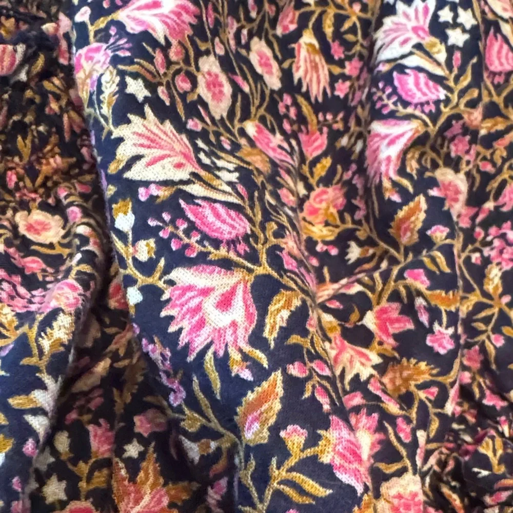 Women’s Old Navy Floral Blouse Navy and Pink With Smocked Back Size L - Picture 9 of 9